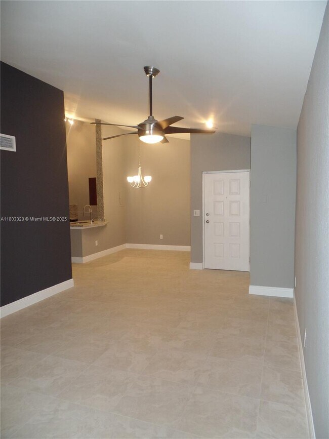 Building Photo - 2880 N Oakland Forest Dr