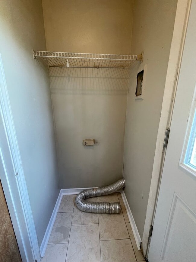 Building Photo - Townhouse: Old Jefferson