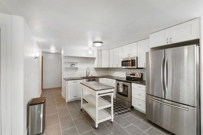 Building Photo - Charming 3BR Home with Private Yard in Puyallup