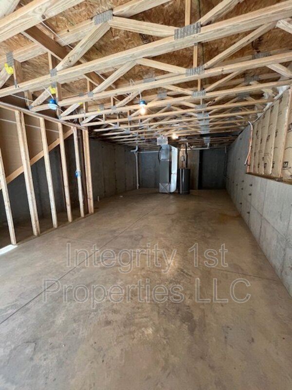 Building Photo - 6311 NE 44th St