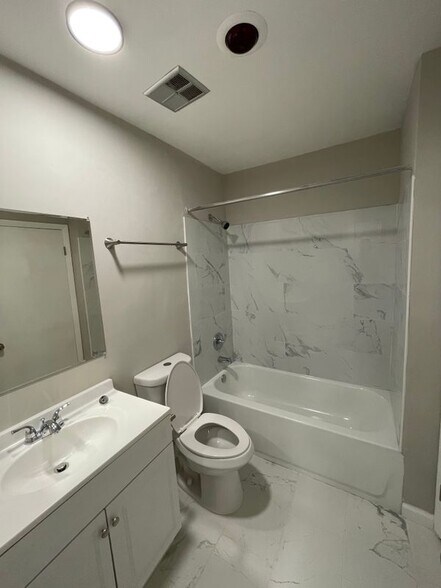 Building Photo - 290 Hilltop Ln