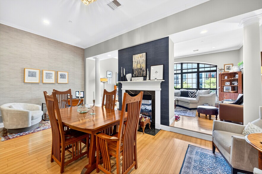 Building Photo - 325 S Salina St