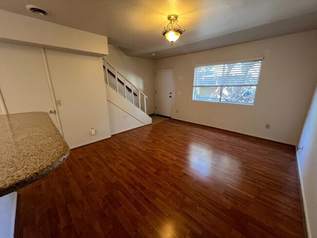 Building Photo - 830 Parcel St