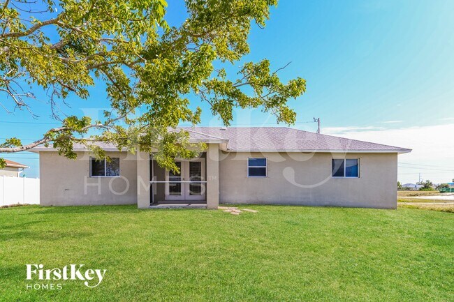 Building Photo - 904 NW 8th Pl