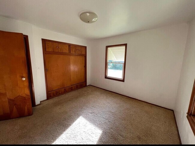 Building Photo - 3266 Ravenwood Ave