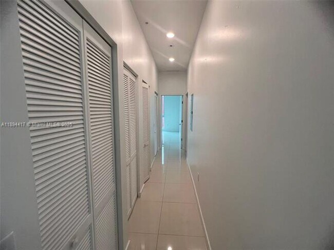 Building Photo - 7661 NW 107th Ave