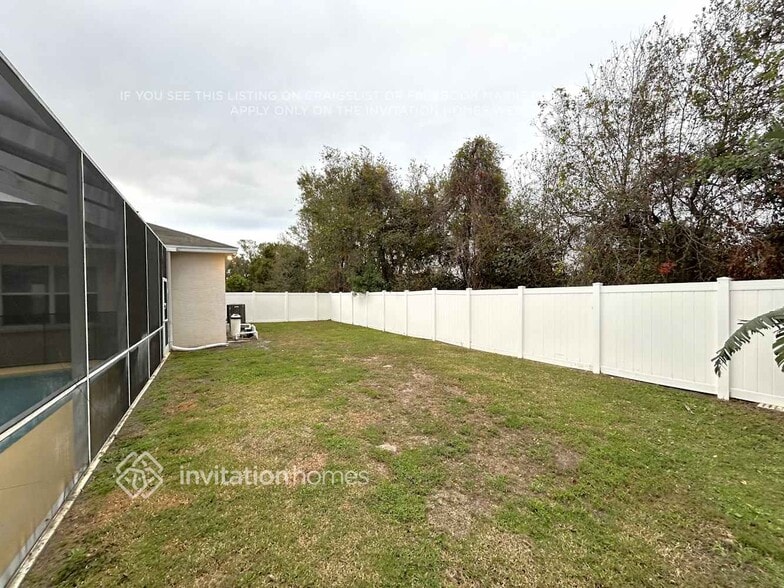 Building Photo - 200 Seven Oaks Dr