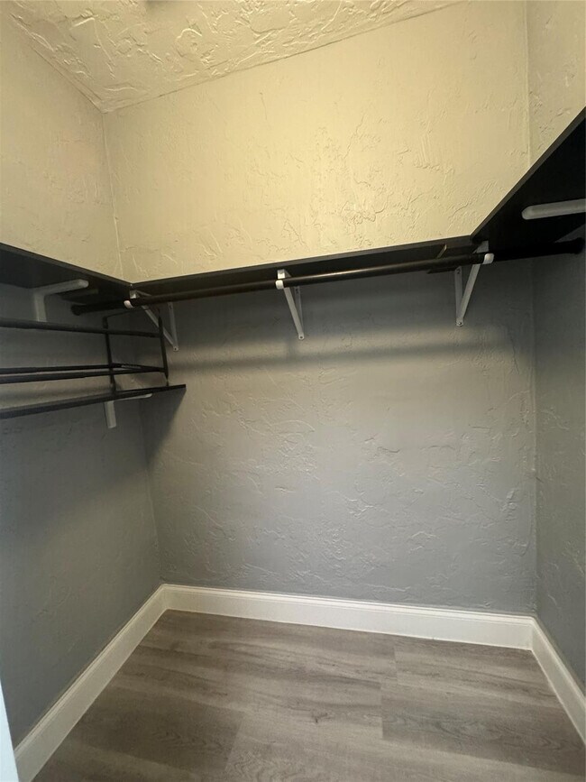 Building Photo - 828 NE 17th Ave