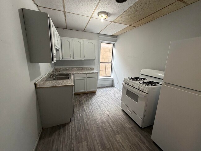 Building Photo - 425-1B Vermilion-N