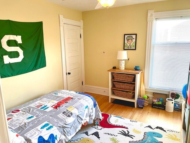 Building Photo - 2 bedroom in Heritage Hill