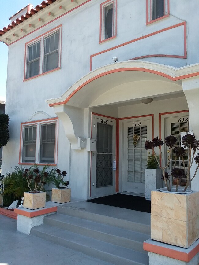 Front Entry - 616 W 40th Pl