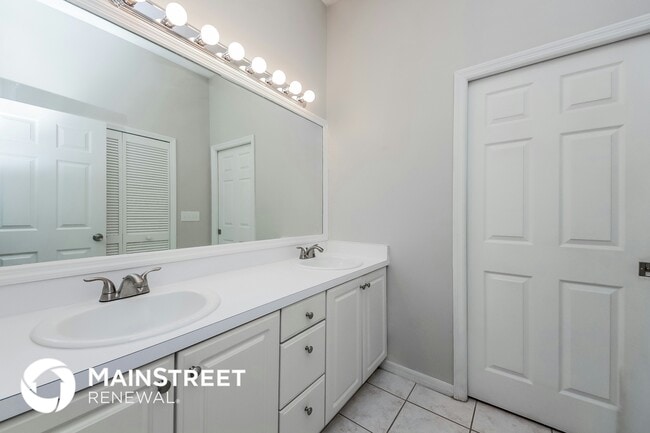 Building Photo - 305 Killington Way