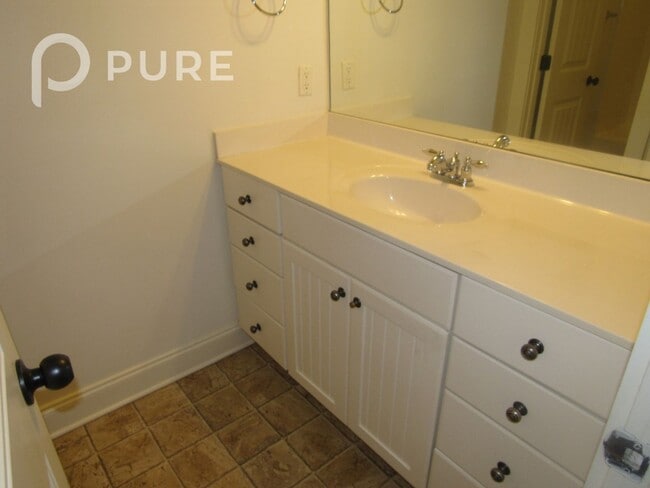 Building Photo - 182 Little John Cir