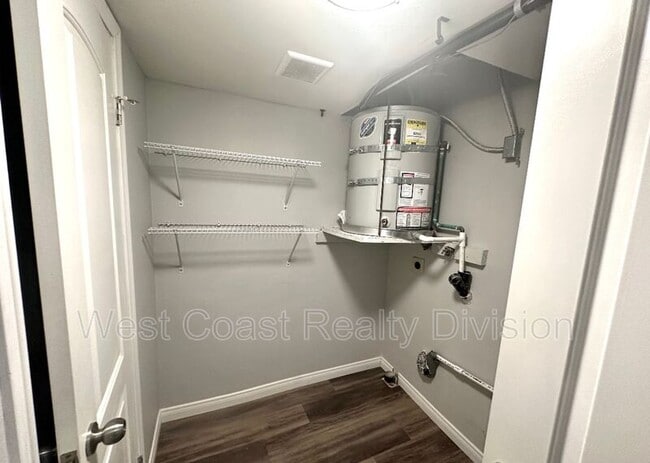 Building Photo - 10635 Aristocrat Ct