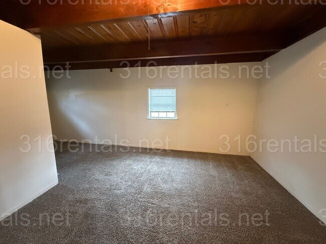 Building Photo - $1195 - **COMING SOON** 3 bed 2 bath - Single Family Home