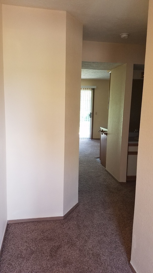 Building Photo - 1 bedroom, unfurnished walk-in condo at Fa...