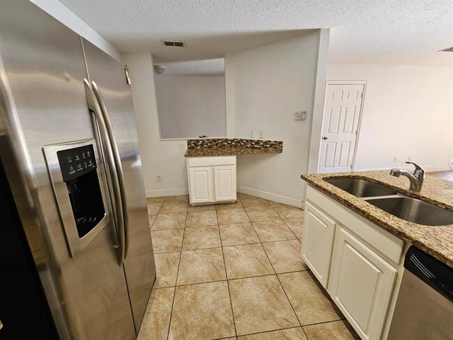 Building Photo - 608 Cresting Oak Cir