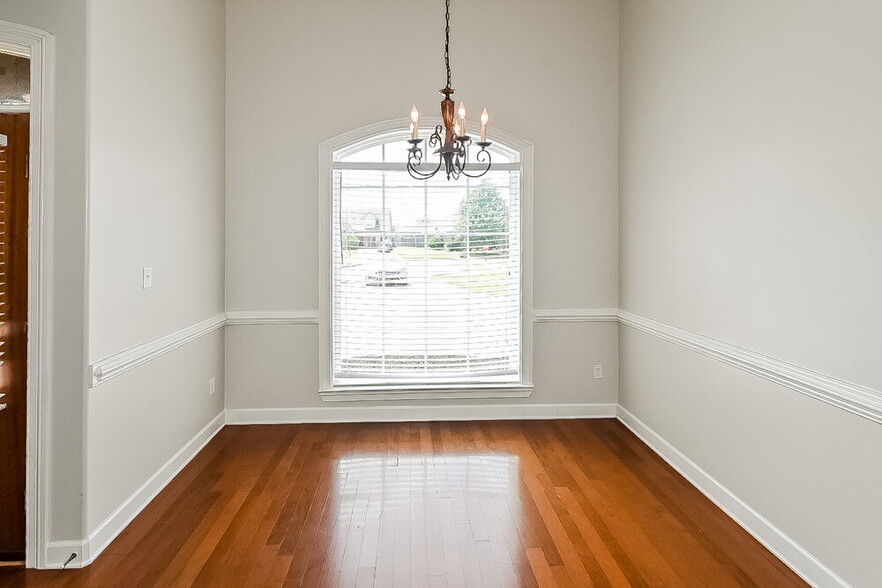 Building Photo - 3376 Valley Crest Dr