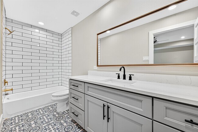 Building Photo - 809 Avenue J Pl