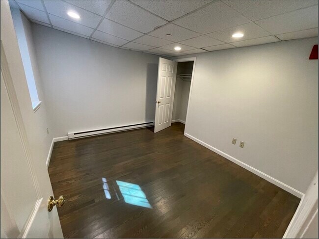 Building Photo - 77 Park Dr