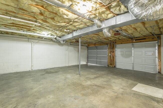 Building Photo - 3 Bedroom 2 Bath Massive Garage