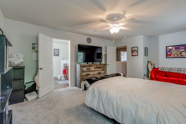 Building Photo - 456 Edenhall Dr