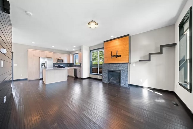 Building Photo - Modern 3 Bedroom + 2.5 bath home in SE Portland!! Brentwood Neighborhood with Air Conditioning!!