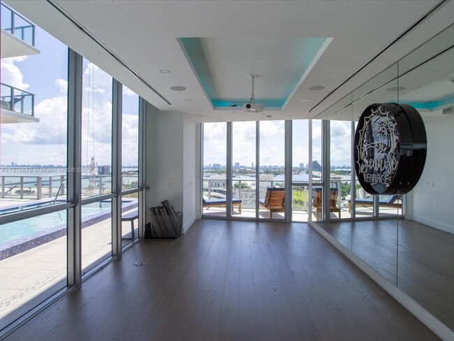 Building Photo - 1100 Biscayne Blvd