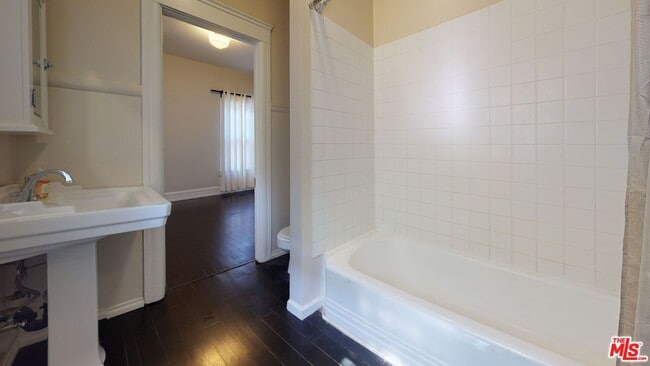 Building Photo - 427 Sunset Ave