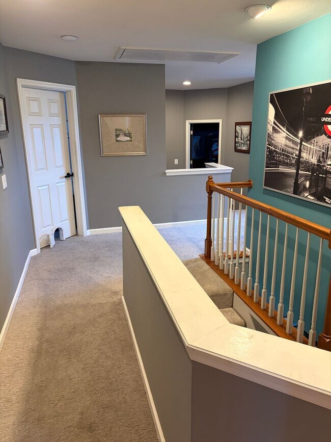 Building Photo - 4 Bedroom! Walk to Jim Warren Park, Frankl...