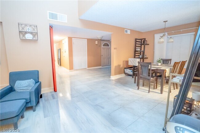 Building Photo - 2451 Domingo St