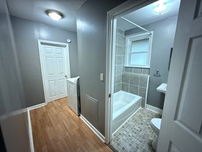 Building Photo - Single-Family Home Close to Henry Ford Hos...