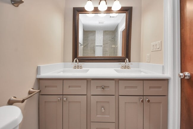 Building Photo - 5326 Heatherbrook Dr