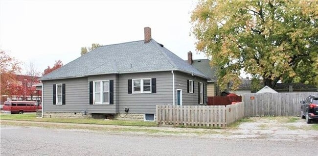 Building Photo - Charming 3-Bedroom Home on Terre Haute’s E...