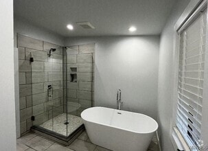 Building Photo - 406 Lakefront Blvd