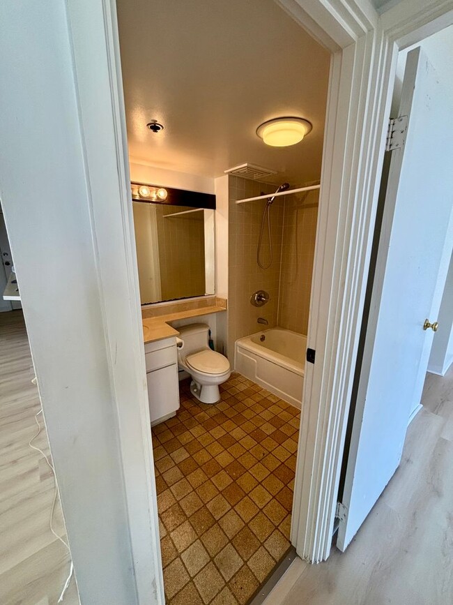 Building Photo - AVAILABLE May 15, 2025 | 2 Bedroom, 2 Bath...