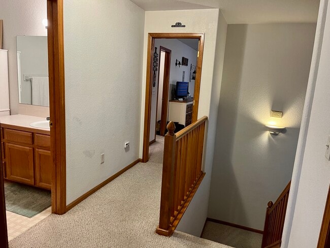 Building Photo - 1010 Winona Cir