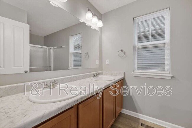 Building Photo - 156 Haugh St