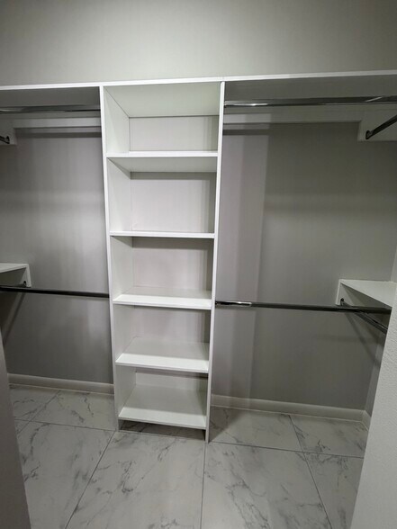 Building Photo - 1004 W 8th St