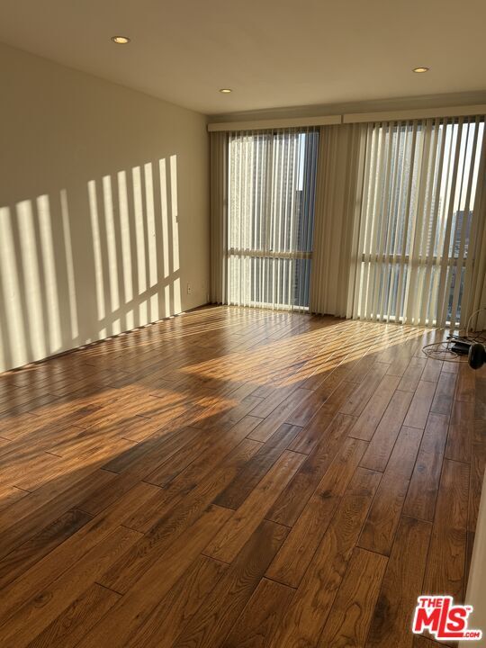 Building Photo - 800 W 1st St