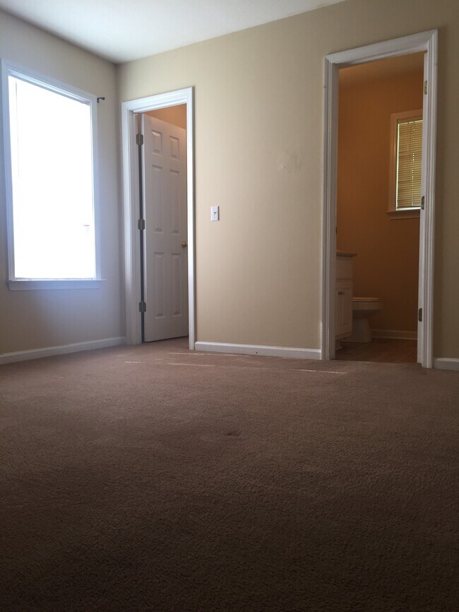 Building Photo - 5606 Landings Pkwy