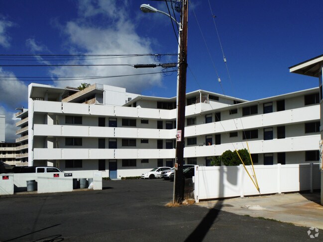 Building Photo - 2636 Maunawai Pl