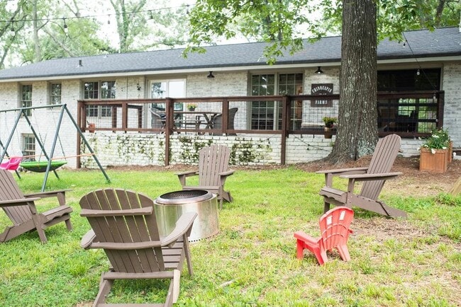 Building Photo - 728 S McCollum Dr