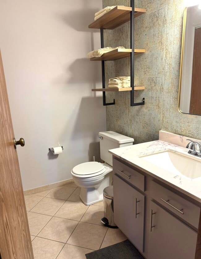 Building Photo - Fully Furnished 2-Bedroom Condo – 2 Blocks...