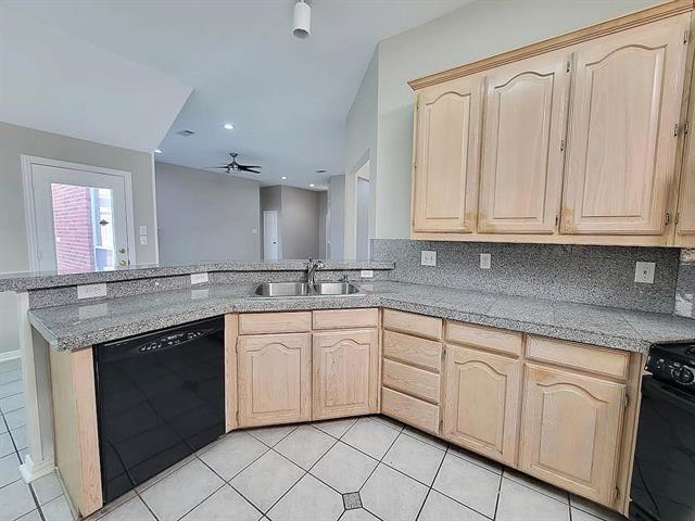 Building Photo - 1144 San Saba Dr
