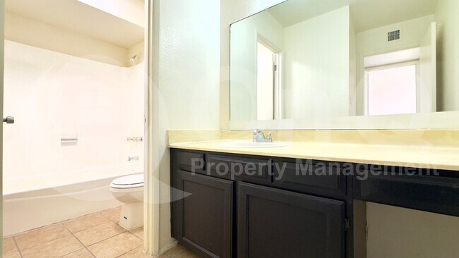 Building Photo - 2662 N 43rd Ave