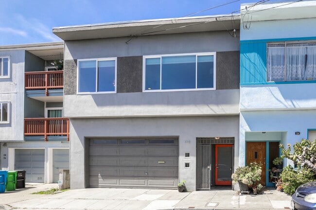 Primary Photo - Charming 3 Bedroom and 2 Bath Home in Glen...