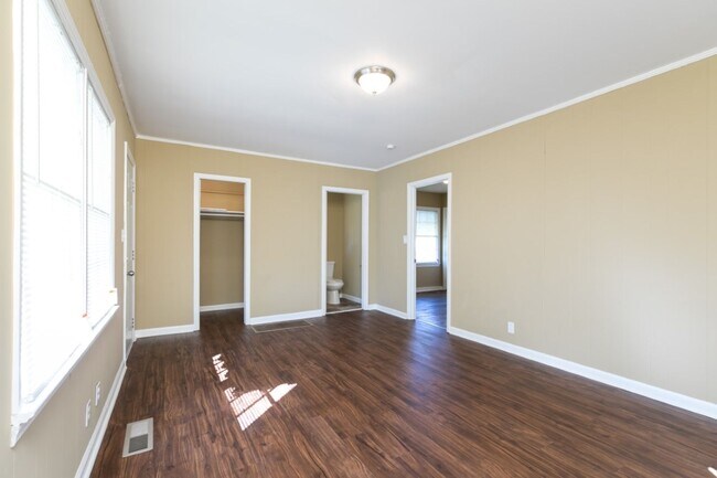 Building Photo - Charming 3BR/1.5BA in Sought-After Pleasan...