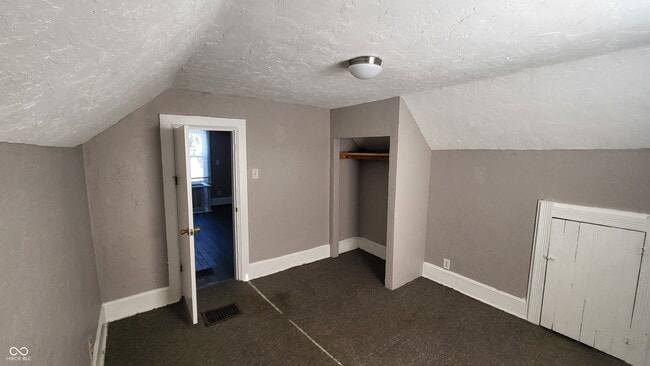 Building Photo - 330 W 6th St