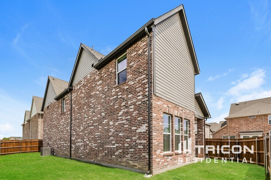 Building Photo - 305 Northall Ct